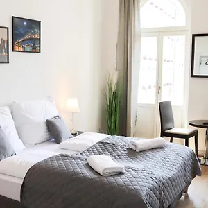Hotel apartamentowy Rose And Praga