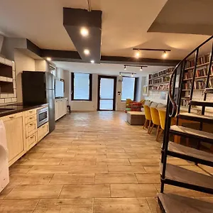 https://bed-and-book-hostel.goldensandshotels.net